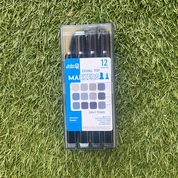 🆕 Soho Studio Dual-Tip Markers Set of 12 Gray Tone - Picture 1 of 5